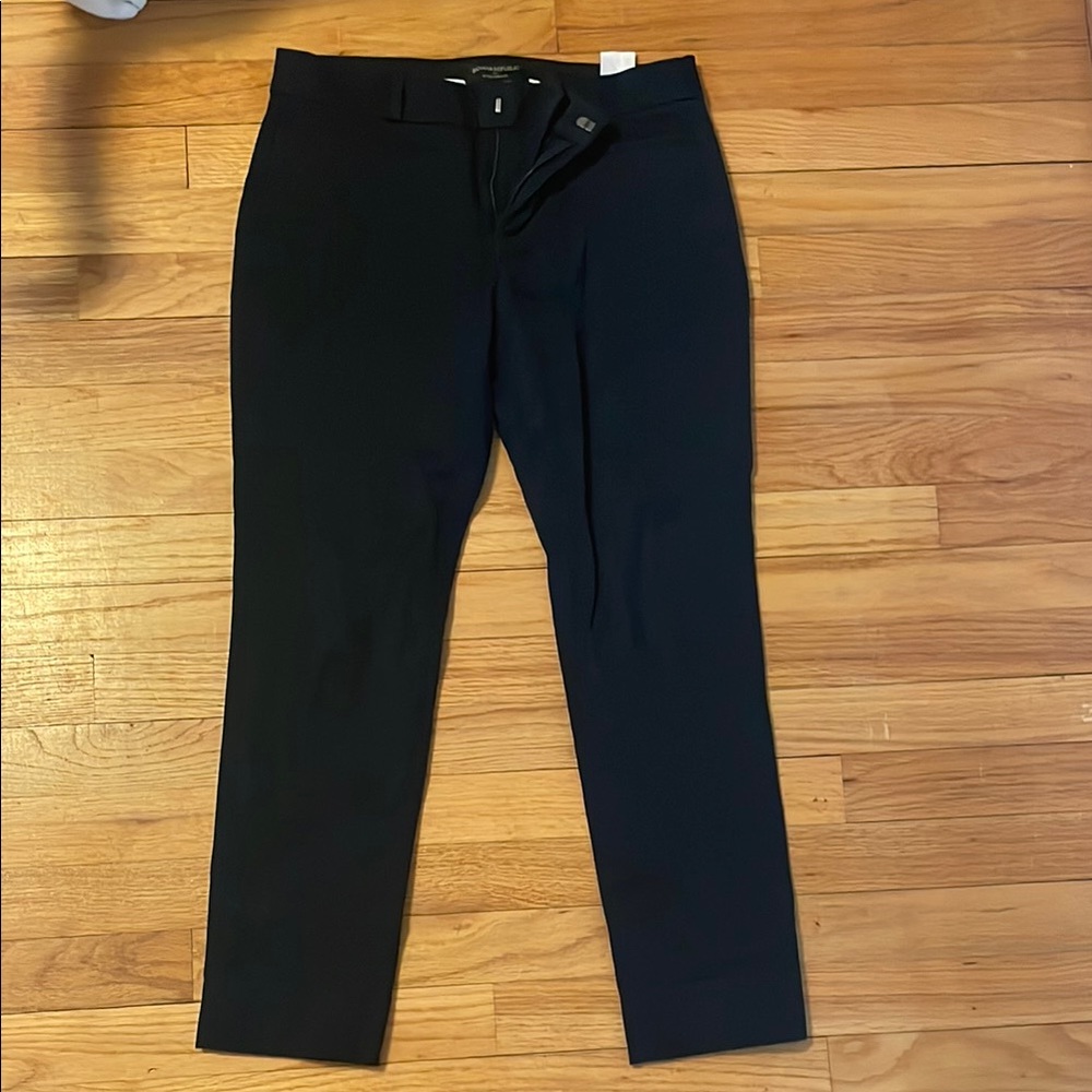 Elegant Black Dress Pants with Slim Fit and Stretch Fabric